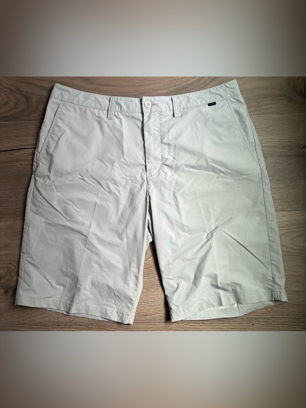 Travis Mathew Shorts Mens 36 Light Gray Stretch Golf 10" Inseam Casual
